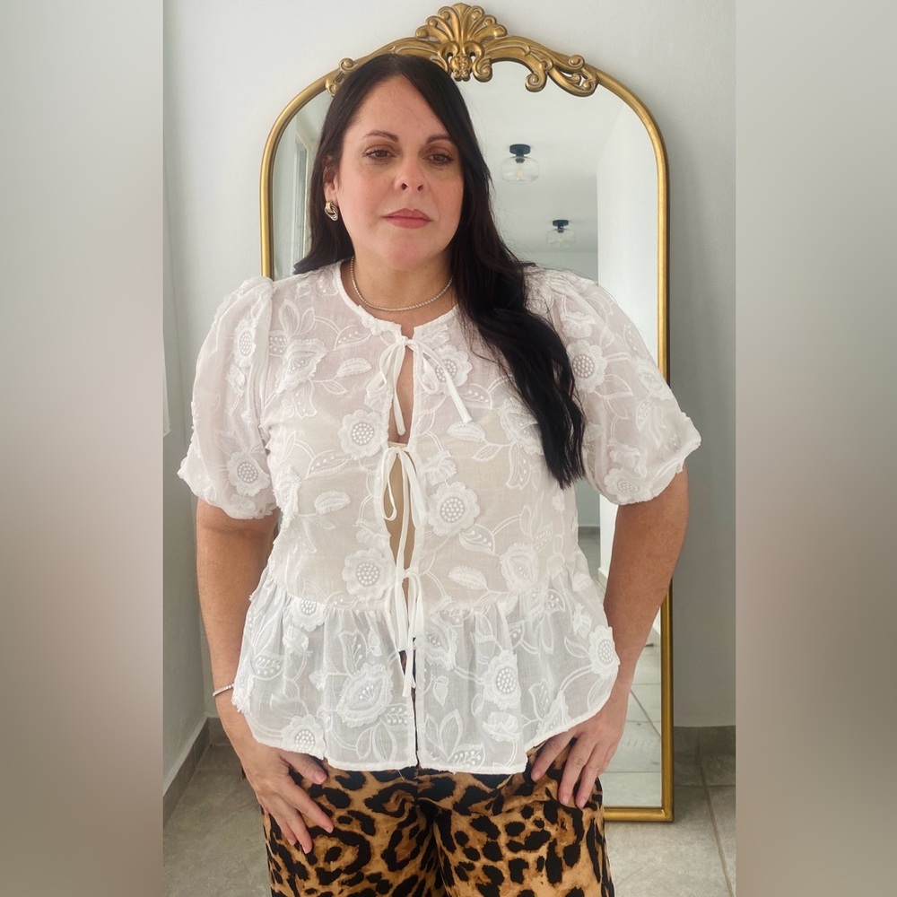 Puff sleeve flower ribbon top